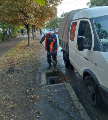 Одесу знову накрила негода: підтоплено низку вулиць