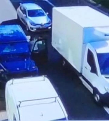 Водій Mercedes жорстоко побив велосипедиста у Києві: у суді показали повне відео
