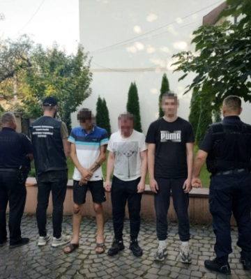 На Закарпатті чоловік за 18 тисяч доларів хотів переправити двох ухилянтів за кордон