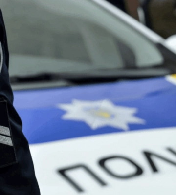 У Білій Церкві жінка народила на зупинці: поліція оперативно надала допомогу