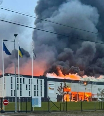 У Львові через російський обстріл горить індустріальний парк