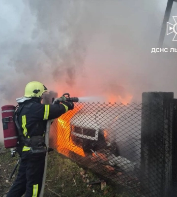 Массированная атака на Украину: 4 погибших во Львовской области, горит индустриальный парк