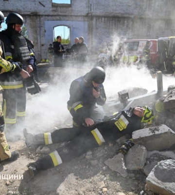 Рятувальники Рівненщини проходять навчання з ліквідації ворожих обстрілів (ФОТО)