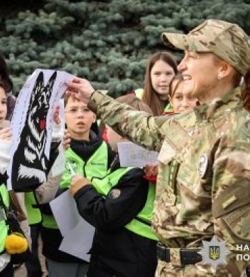 У світі службових собак поліції: у Миколаєві правоохоронці запросили гімназистів до кінологічного центру