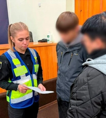 У Києві троє підлітків побили школяра на дитячому майданчику