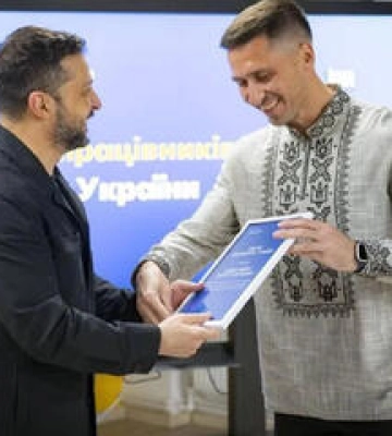 Зеленський відзначиа двох педагогів із Полтавщини