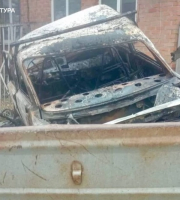 На Харківщині окупанти вдарили по цивільних автівках: є жертви, поранено волонтерку