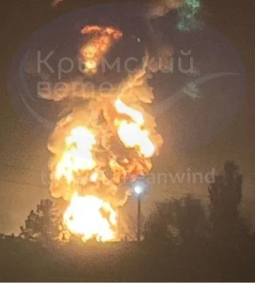 В Крыму после атаки дронов вспыхнул пожар на крупнейшей нефтебазе