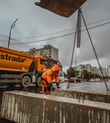П’ять кілометрів за мільярд гривень. У Києві розпочався капітальний ремонт Харківського шосе — фото