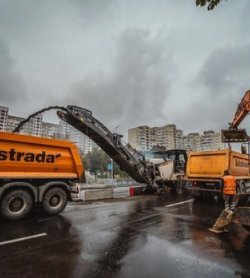 П’ять кілометрів за мільярд гривень. У Києві розпочався капітальний ремонт Харківського шосе — фото