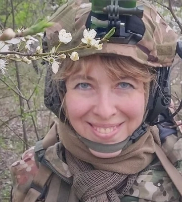 46-летняя украинская журналистка и военная Елена Белозерская родила первенца
