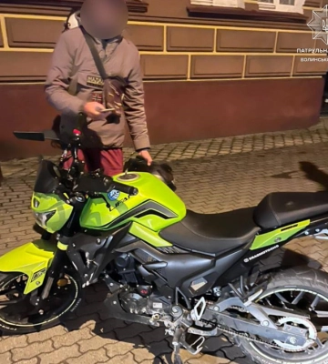 У центрі Луцька затримали двох мотоциклістів без прав