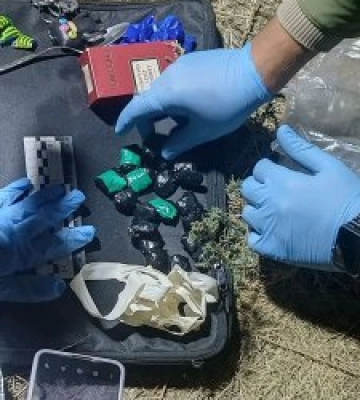 У Миколаєві поліцейські затримали двох молодиків, які розкладали по місту закладки з психотропами та канабісом