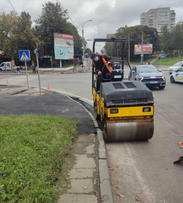 У Рівному тривають роботи на перехресті за автовокзалом
