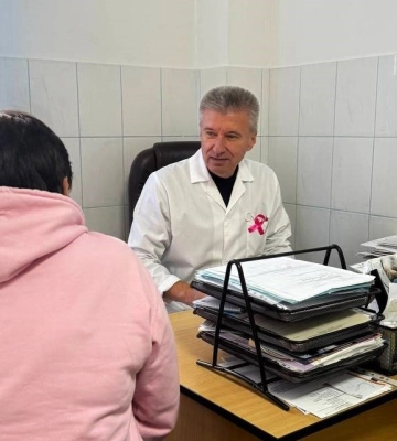 Жінок у Рівному запрошують на обстеження, щоб запобігти раку