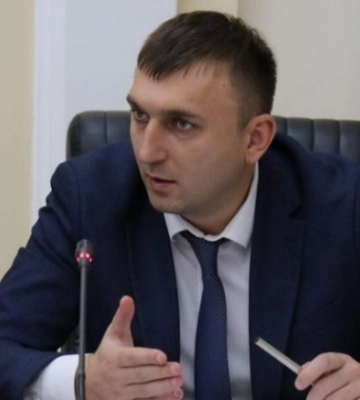 Экс-директора департамента закупок Минобороны Хмельницкого подозревают в переплате более 300 млн грн за воду для ВСУ