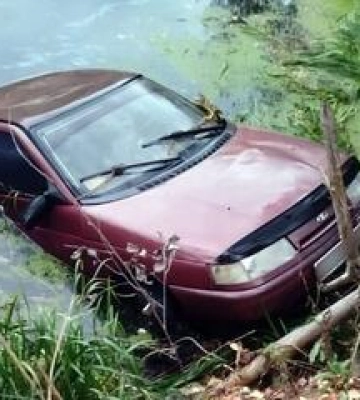 На Полтавщині знайшли мертвими зниклих матір і дитину — авто виявили у водоймі
