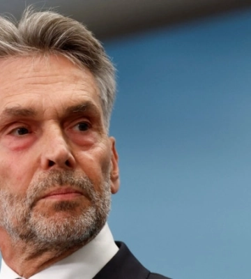 Премʼєр Нідерландів прибув до Києва і вшанував памʼять загиблих військових