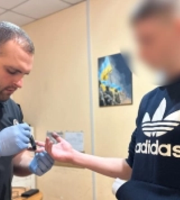 В Одесі 19-річний хлопець на замовлення підпалив чужу автівку