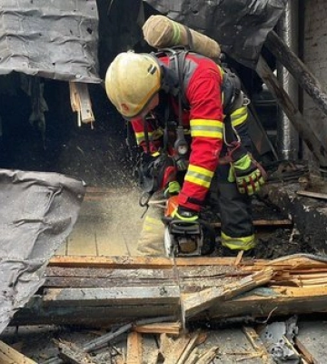 Наслідки дронового удару РФ по перинатальному центру у Сумах: пожежу оперативно ліквідували, обійшлося без жертв. ВІДЕО+ФОТОрепортаж