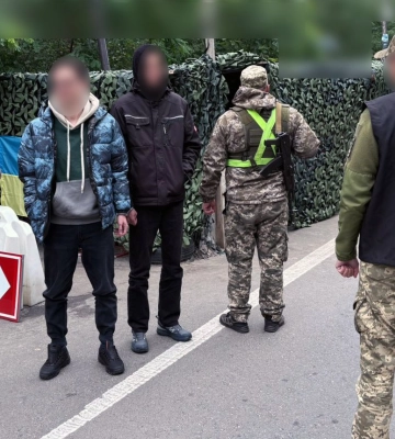 З кусачками і гумовими чоботами: на Волині затримали молодиків, які лізли через кордон