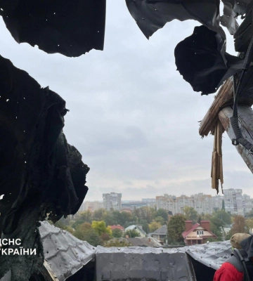У Сумах унаслідок російського удару загорівся дах перинатального центру