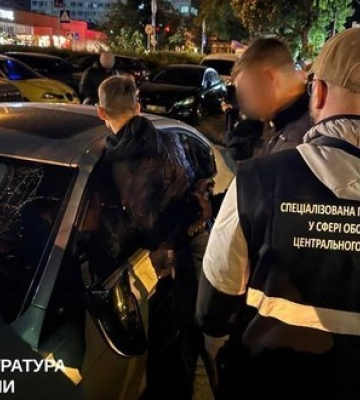 Викрито держслужбовця, який за 36 тисяч доларів "допомагав" уникнути військового обліку — прокуратура. ФОТО