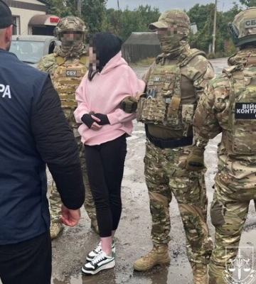 21-летняя харьковчанка организовала схему нелегального выезда за границу