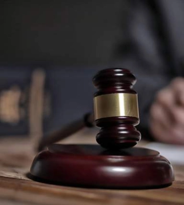 Ошукала родини зниклих безвісти воїнів: у Чернівцях засуджено псевдоволонтерку
