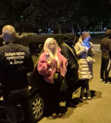 Затримання на Бульварі Слави: у Дніпрі викрили організаторів втечі чоловіків за кордон