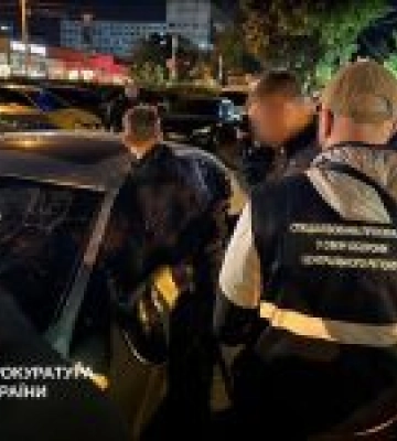 У Києві держслужбовця спіймали на хабарі за списання з армії