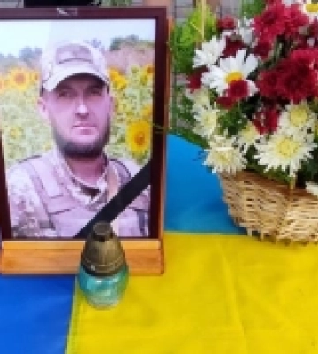 Корецька громада провела в останню дорогу захисника України Володимира Чемериса