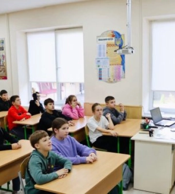 Стоп булінг: Патрульні Закарпаття провели профілактичний урок для школярів Ужгорода