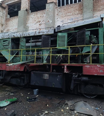 РФ масовано атакувала залізницю в Полтаві: пошкоджено локомотивне депо (ФОТО)