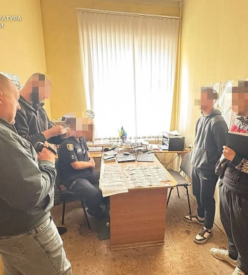 На Миколаївщині чоловік намагався дати хабар поліцейському, аби «зам’яти» справу за п'яне водіння