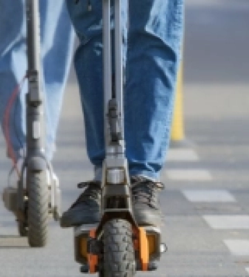 У Луцьку патрульні зупинили двох нетверезих водійок електросамокатів