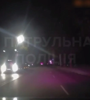 У Луцьку зловили п'яних дівчат на електросамокатах (відео)