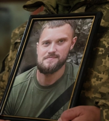 Добровольцем пішов на війну: попрощалися із загиблим захисником, священником з Волині Віталієм Янковським