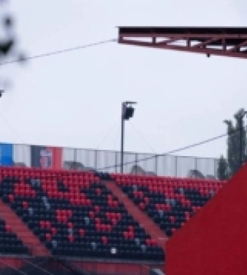Рівненський Верес за піротехніку, вболівальника на полі та паузу в матчі оштрафували на майже 100 тис. грн