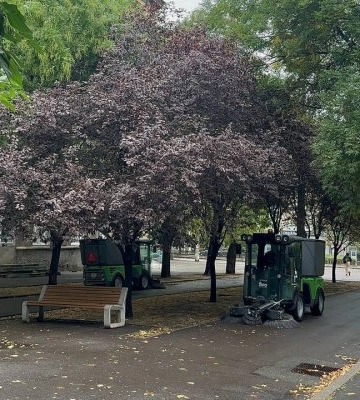 Допомога від партнерів: миколаївські комунальники активно використовують сучасну техніку для доброустрою міста