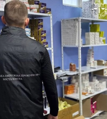 У Києві під виглядом препаратів для схуднення продавали психотропи: двох учасників схеми затримали
