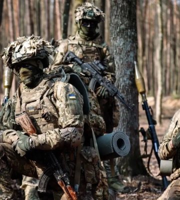 Прикордонники бригади "Гарт" взяли в полон двох російських військових на Харківщині. ВІДЕО+ФОТОрепортаж