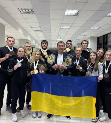 Акріс Агро (група AST) підтримала збірну Україну на чемпіонаті світу з ММА, яка виборола перше місце