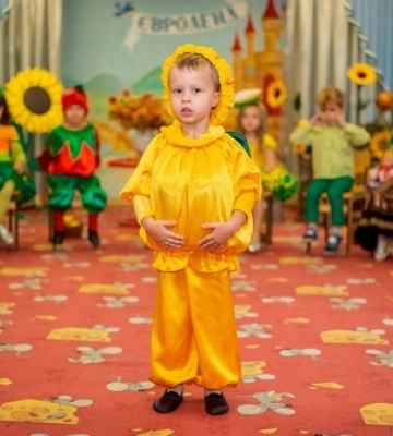 Ціни кусаються: скільки коштує прокат дитячих костюмів до свята осені у Луцьку