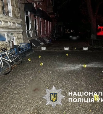 Вибух у під’їзді в центрі Одеси: піротехнічна граната здетонувала в руках у чоловіка, відкрито провадження