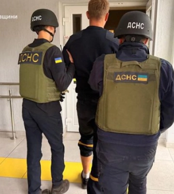 Росіяни обстріляли з артилерії підрозділ ДСНС у Нікополі, поранений рятувальник
