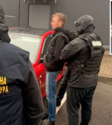 У Кривому Розі двоє чоловіків організували схему хабарів за успішне складання водійських іспитів у сервісному центрі МВС. Їх затримали під час отримання грошей.
