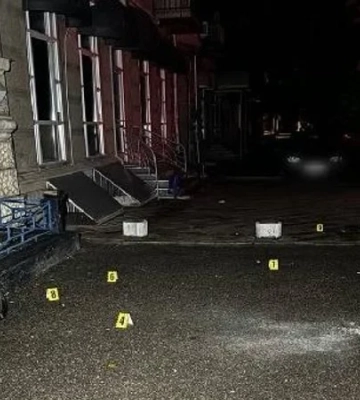 Вибух у під’їзді в центрі Одеси: піротехнічна граната здетонувала в руках у чоловіка, відкрито провадження