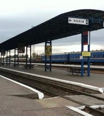 Через ворожі атаки потяги, що йдуть через Сумщину, змінюють маршрути та запізнюються