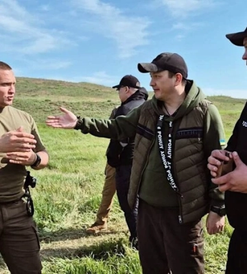 «Не піддавайтеся на пропозиції». Кім закликав військових не йти у політику